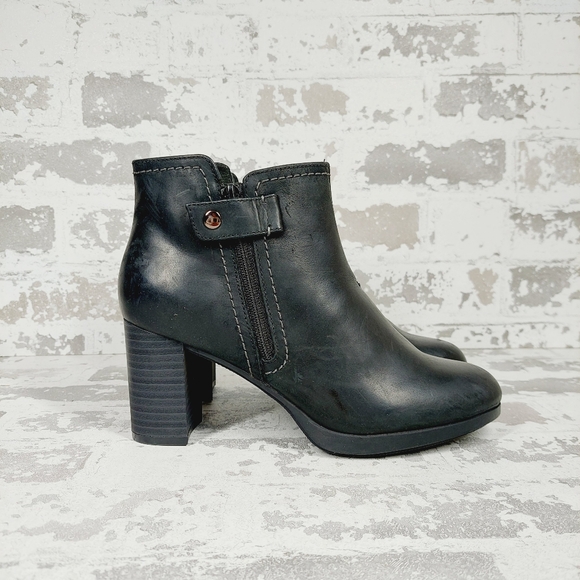 NEW Clarks Bayla Glow Black Leather Block Heel Ankle Boots K395 - Picture 6 of 12